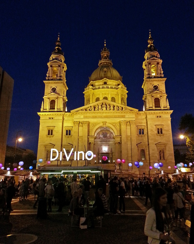 St. István's Basilica and DiVino Stall